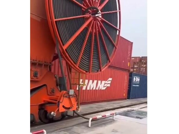 龙门吊的电源电缆如何<i style='color:red'>收放卷</i>张力控制